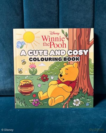 Disney Winnie the Pooh: A Cute and Cosy Colouring Book - Walt Disney [KSIĄŻKA]