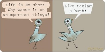 The Pigeon Needs a Bath! (Board Book) - Mo Willems [KSIĄŻKA]