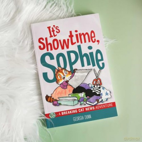 It's Showtime, Sophie!: A Breaking Cat News Adventure: Volume 8 - Georgia Dunn [KSIĄŻKA]