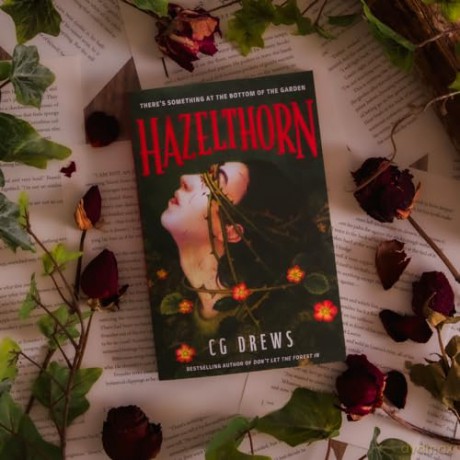 Hazelthorn: Gorgeously gothic queer YA horromance from the NYT bestselling author of Don't Let the Forest In - CG Drews [KSIĄŻKA]