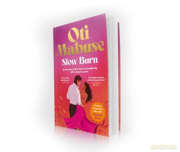 Slow Burn: The unputdownable debut spicy romance novel from Strictly Come Dancing star Oti Mabuse - Oti Mabuse [KSIĄŻKA]