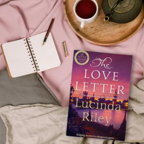 The Love Letter: A Spellbinding, Glamorous Mystery from the Beloved Author of The Seven Sisters - Lucinda Riley [KSIĄŻKA]