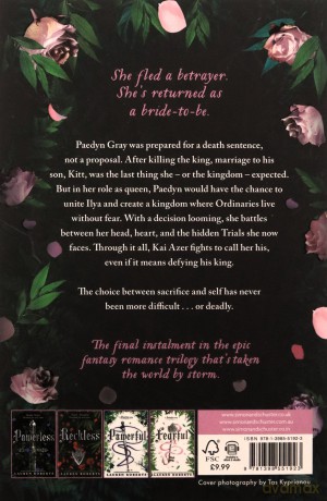 Fearless: The epic finale to the trilogy that's taken the world by storm!: Volume 2 (The Powerless Trilogy) - Lauren Roberts [KSIĄŻKA]