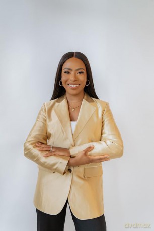 Confident and Killing It: From a certified life coach and positive psychology expert comes the new self-help guide to improving self-esteem and confidence, and setting your goals for 2026 - Tiwalola Ogunlesi [KSIĄŻKA]