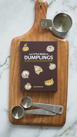 The Little Book of Dumplings: Bundles of Love from Around the World - Lynda Balslev [KSIĄŻKA]