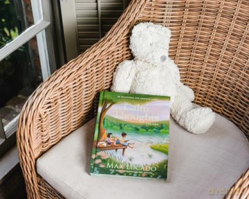 Calm Thoughts for Kids: 90 Devotions for Anxious Days - Max Lucado [KSIĄŻKA]