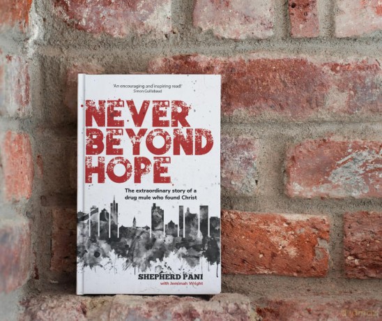 Never Beyond Hope: The extraordinary story of a drug mule who found Christ - Shepherd Pani [KSIĄŻKA]