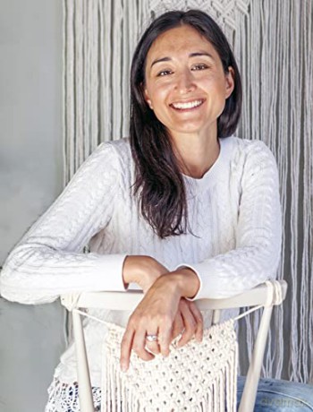 The Beginner's Guide to Macramé: Easy techniques and 8 fun projects - Isabella Strambio [KSIĄŻKA]