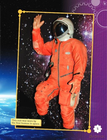 The Evolution of Space Suits (Smithsonian: Informational Text) - Danica Kassebaum [KSIĄŻKA]