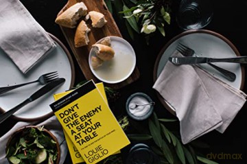 Don't Give the Enemy a Seat at Your Table Bible Study Guide plus Streaming Video: It's Time to Win the Battle of Your Mind - Louie Giglio [KSIĄŻKA]