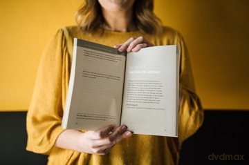 Don't Give the Enemy a Seat at Your Table Bible Study Guide plus Streaming Video: It's Time to Win the Battle of Your Mind - Louie Giglio [KSIĄŻKA]