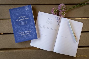 Place of Quiet Rest, A: Finding Intimacy with God Through a Daily Devotional Life - Nancy DeMoss Wolgemuth [KSIĄŻKA]