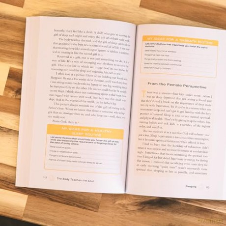 The Body Teaches the Soul: Ten Essential Habits to Form a Healthy and Holy Life - Justin Whitmel Earley [KSIĄŻKA]