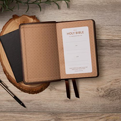 NKJV, Thinline Bible, Compact, Leathersoft, Black, Red Letter, Comfort Print: Holy Bible, New King James Version - Thomas Nelson [KSIĄŻKA]