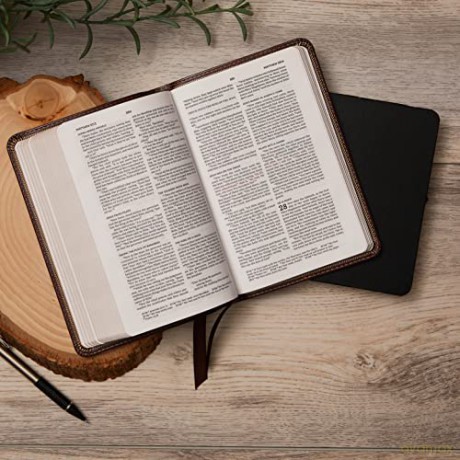 NKJV, Thinline Bible, Compact, Leathersoft, Black, Red Letter, Comfort Print: Holy Bible, New King James Version - Thomas Nelson [KSIĄŻKA]