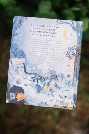 Your Worth Never Wavers: Discover True Beauty As a Girl Made by God - Laura; Ugolotti, Sara Wifler [KSIĄŻKA]