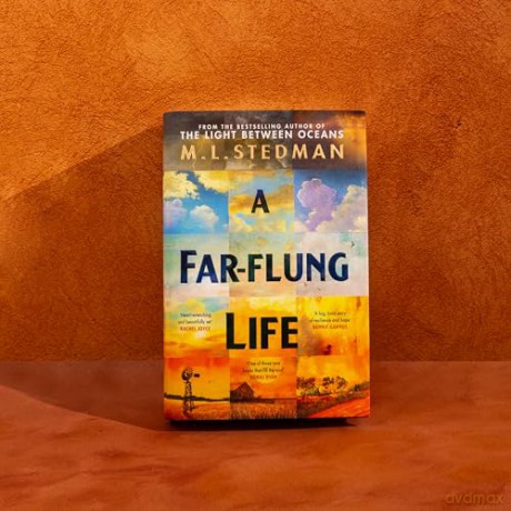 A Far-flung Life: The sweeping new epic from the bestselling author of THE LIGHT BETWEEN OCEANS - M L Stedman [KSIĄŻKA]