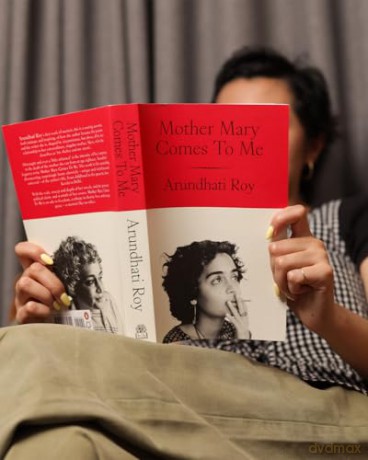 Mother Mary Comes To Me: The Sunday Times bestselling memoir from the Booker Prize-winning author of The God of Small Things - Arundhati Roy [KSIĄŻKA]