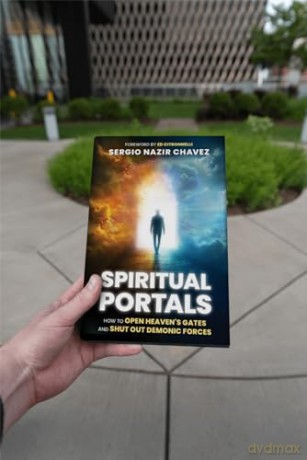 Spiritual Portals: How to Open Heaven's Gates and Shut Out Demonic Forces - Sergio Nazir Chavez [KSIĄŻKA]
