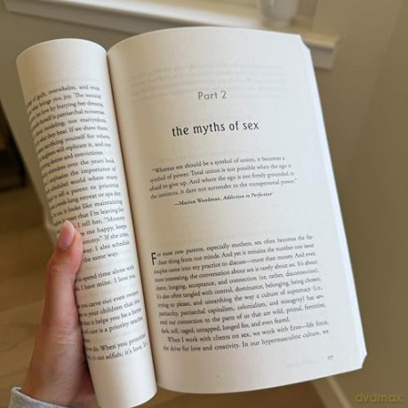 The Motherhood Myth: A Depth Therapist's Guide to Redefine Parenting, Reimagine Intimacy, and Reclaim the Self - Vanessa Bennett [KSIĄŻKA]