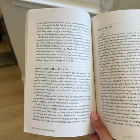 The Motherhood Myth: A Depth Therapist's Guide to Redefine Parenting, Reimagine Intimacy, and Reclaim the Self - Vanessa Bennett [KSIĄŻKA]