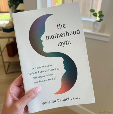 The Motherhood Myth: A Depth Therapist's Guide to Redefine Parenting, Reimagine Intimacy, and Reclaim the Self - Vanessa Bennett [KSIĄŻKA]