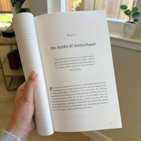 The Motherhood Myth: A Depth Therapist's Guide to Redefine Parenting, Reimagine Intimacy, and Reclaim the Self - Vanessa Bennett [KSIĄŻKA]
