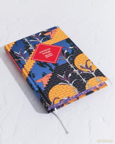 Animal Farm: Orwell's disturbing political satire introduced by Christopher Hitchens (Vintage Collector's Classics) - George Orwell [KSIĄŻKA]