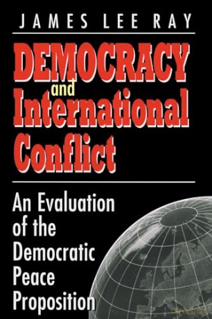 Democracy and International Conflict: An Evolution of the Democratic Peace Proposition (Studies in International Relations) - James Lee Ray [KSIĄŻKA]