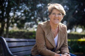Pastures New: the joyful new debut novel from the No. 1 Sunday Times bestselling author and Celebrity Traitors contestant - Clare Balding [KSIĄŻKA]