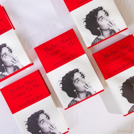 Mother Mary Comes To Me: The Sunday Times bestselling memoir from the Booker Prize-winning author of The God of Small Things - Arundhati Roy [KSIĄŻKA]