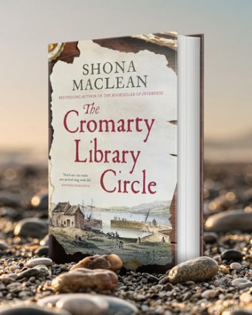 The Cromarty Library Circle: From the author of The Bookseller of Inverness comes an atmospheric and immersive historical novel - Shona MacLean [KSIĄŻKA]