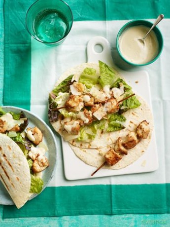 The Ultimate Air Fryer Cookbook 15 Minute Feasts: Quick, easy and delicious air fryer family meals from the Sunday Times bestselling author - Clare Andrews [KSIĄŻKA]