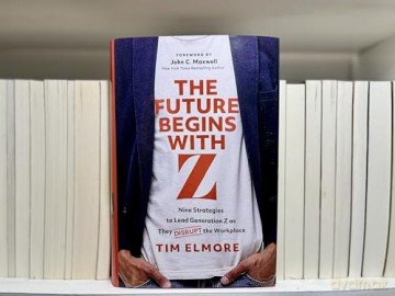 The Future Begins with Z: Nine Strategies to Lead Generation Z as They Disrupt the Workplace - Tim Elmore [KSIĄŻKA]