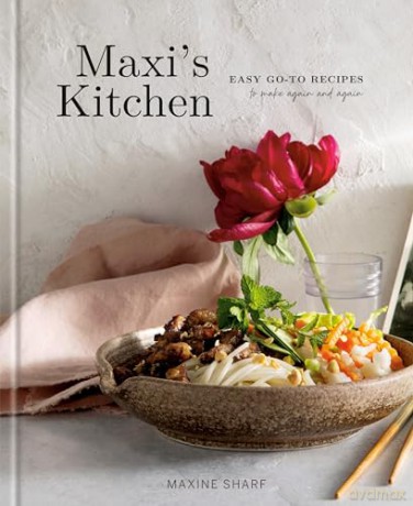 Maxi's Kitchen: Easy Go-To Recipes to Make Again and Again: A Cookbook - Maxine Sharf [KSIĄŻKA]