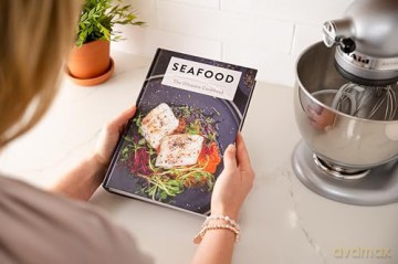 Seafood: The Ultimate Cookbook [KSIĄŻKA]