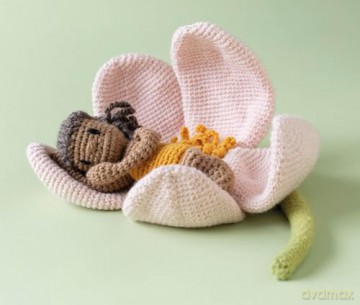 Crochet Fairy Tales: Cottage Stories: Over 40 enchanting patterns - Kerry Lord [KSIĄŻKA]
