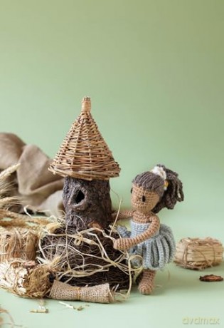 Crochet Fairy Tales: Cottage Stories: Over 40 enchanting patterns - Kerry Lord [KSIĄŻKA]