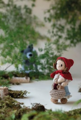 Crochet Fairy Tales: Cottage Stories: Over 40 enchanting patterns - Kerry Lord [KSIĄŻKA]