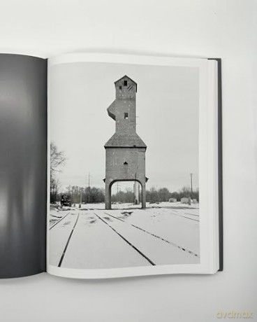 Silent Monoliths: The Coaling Tower Project - Jeff Brouws [KSIĄŻKA]