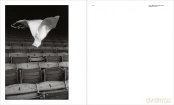 Slippages: Photographs by Linda Cummings [KSIĄŻKA]