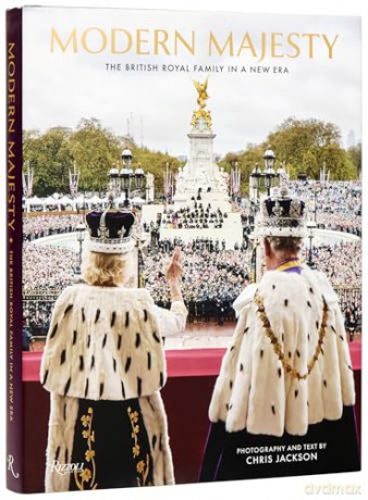 Modern Majesty: The British Royal Family in a New Era - Chris Jackson [KSIĄŻKA]
