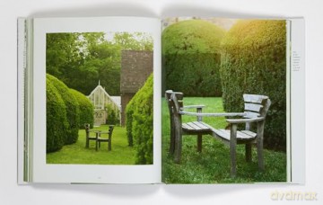 A Moment In Time: Designing a Country Garden - Kathryn Herman [KSIĄŻKA]