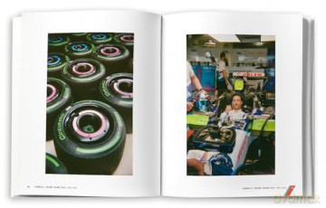 Racing Unfiltered: A Year in Motorsports Captured on Film [KSIĄŻKA]