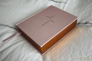 The Jesus Bible, ESV Edition, Leathersoft over Board, Pink [KSIĄŻKA]