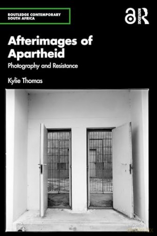 Afterimages of Apartheid: Photography and Resistance (Routledge Contemporary South Africa) - Kylie Thomas [KSIĄŻKA]
