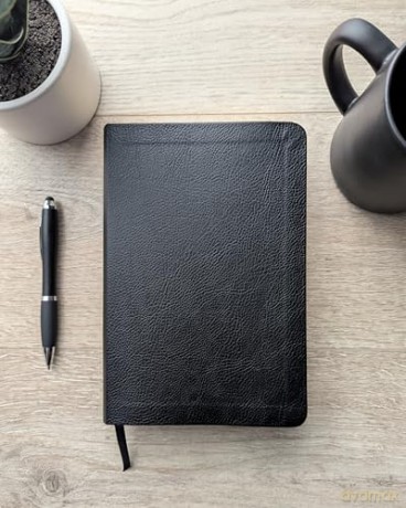 NLT Life Application Study Bible, Third Edition, Personal Size (Bonded Leather, Black, Red Letter): New Living Translation, Black, Bonded Leather, Life Application Study, Personal Size, Red Letter [KSIĄŻKA]