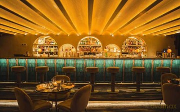The World's Most Beautiful Bars: Extraordinary Bars by the World's Leading Designers [KSIĄŻKA]