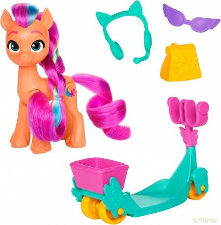Hasbro My Little Pony Sunny Starscout Rolling Scooter F8737