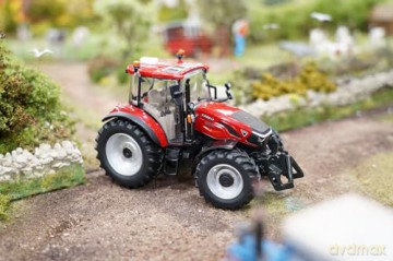 Britain's - Case IH Farmall 120C 1:32